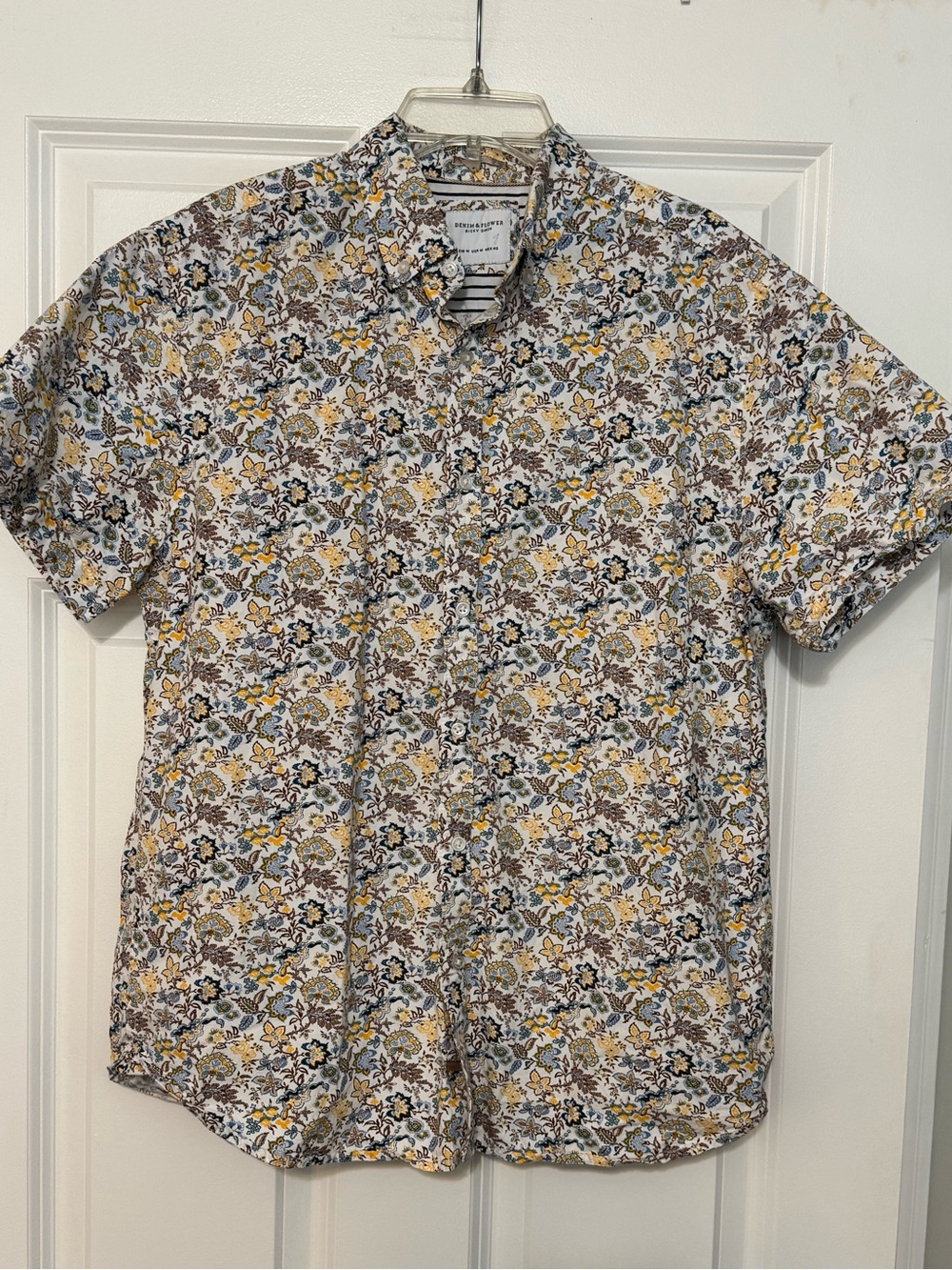 Denim & Flower by Ricky Singh Multicolor Floral Print Short Sleeve Button Up Med